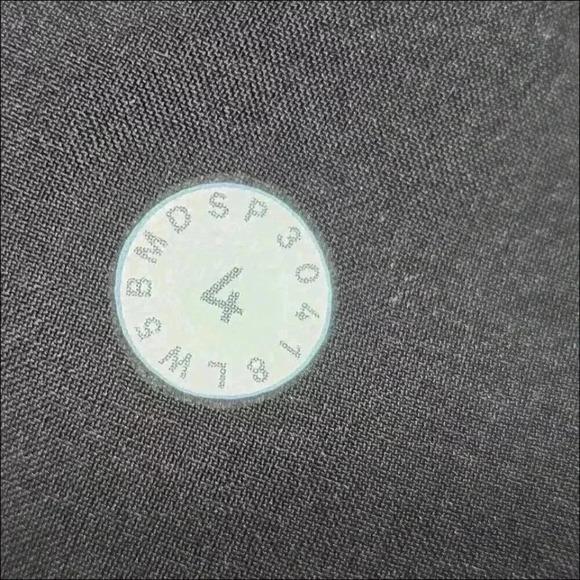 Lululemon On the Fly Pants 28" Full on Luxtreme Black White Jaquard Women's 4 - Picture 3 of 3